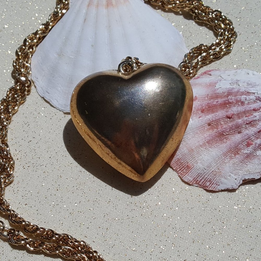 ⭐Vintage puffy gold heart large necklace